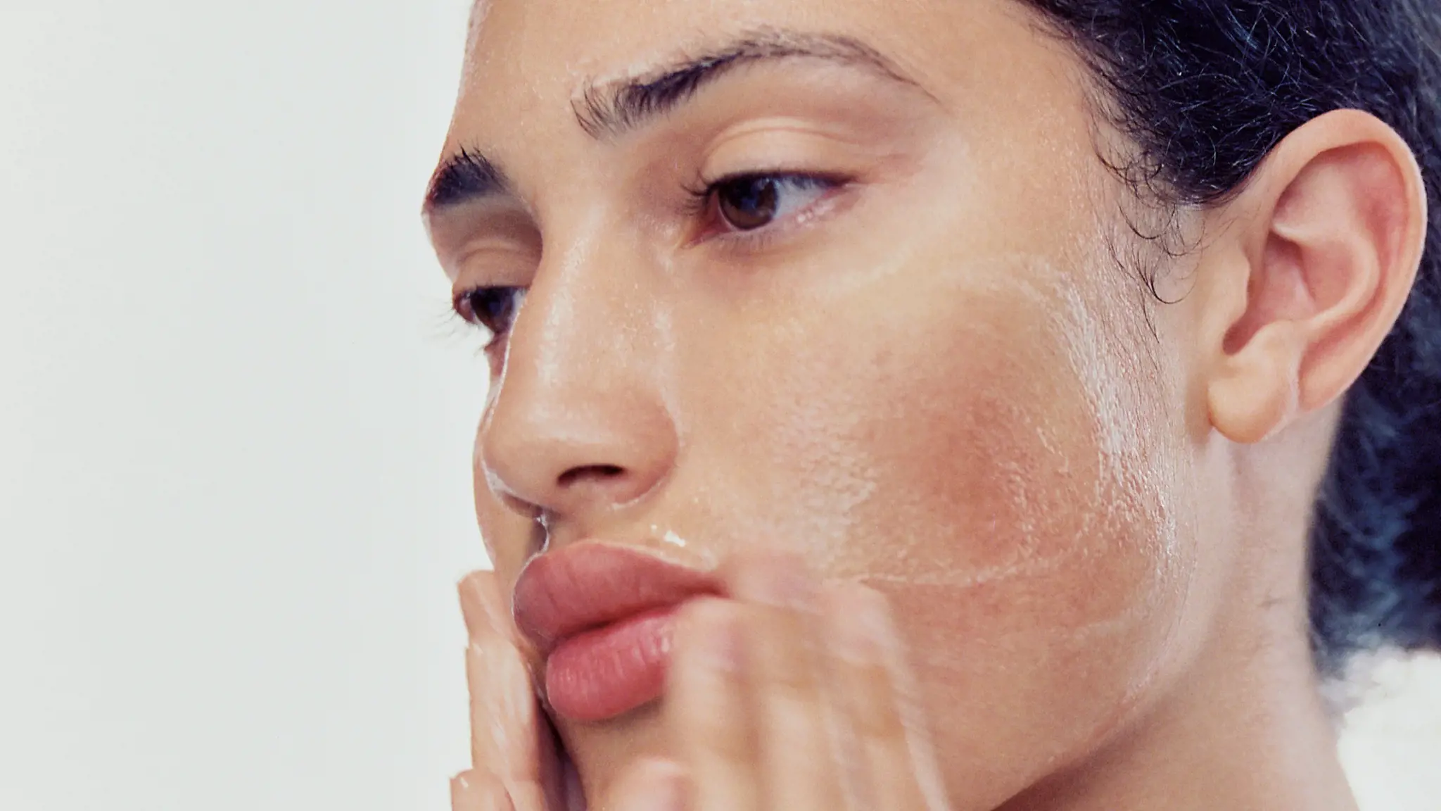 Niacinamide – Bí quyết kiểm soát dầu nhờn hiệu quả cho làn da bóng dầu