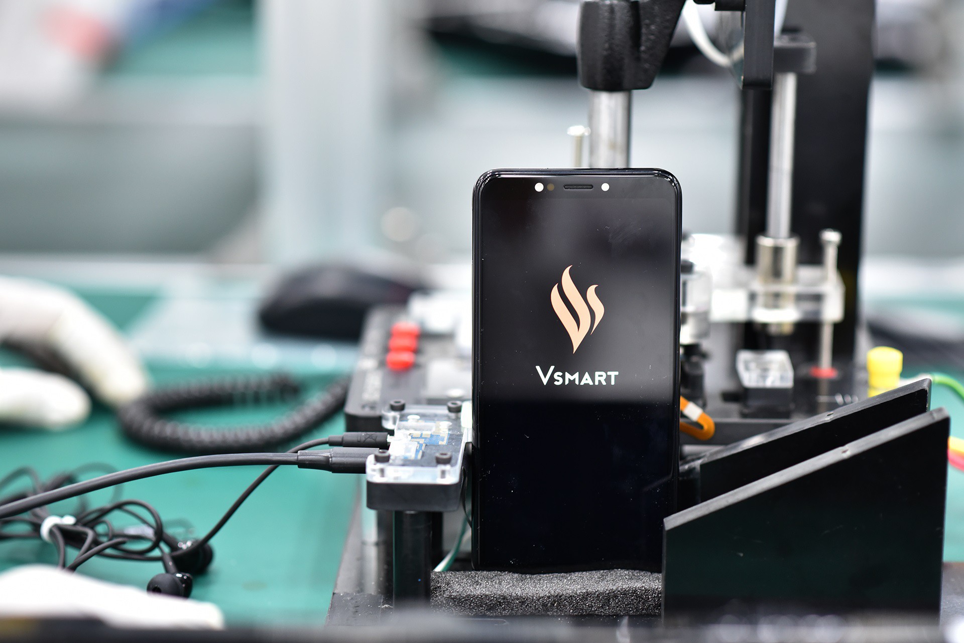Điện thoại thông minh Vsmart của Vingroup: Công nghệ châu Âu, chuyên gia hàng đầu, ra mắt ngay trong tuần sau