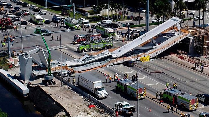 Sập cầu vượt vừa xây xong tại Miami (Mỹ)