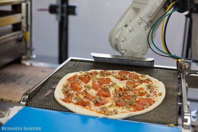 Đây là lý do vì sao sản xuất pizza bằng robot có thể hạ gục những ông lớn như Domino's hay Pizza Hut