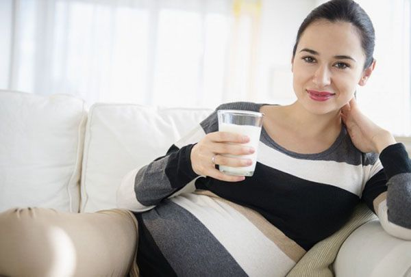 Mẹ bầu ăn gì, uống gì để thai nhi phát triển toàn diện nhất?