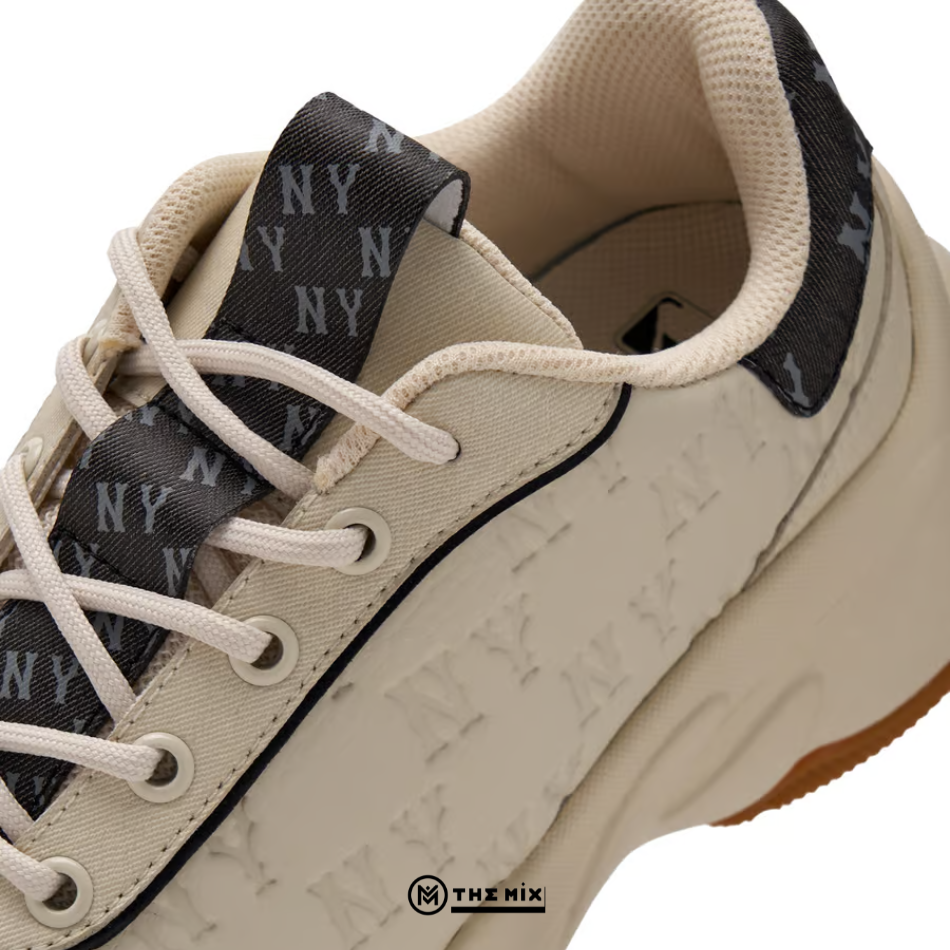MLB Big Ball Chunky Embo Monogram NY Yankees 3ASHBEM4N-50IVS Hàng Chính Hãng