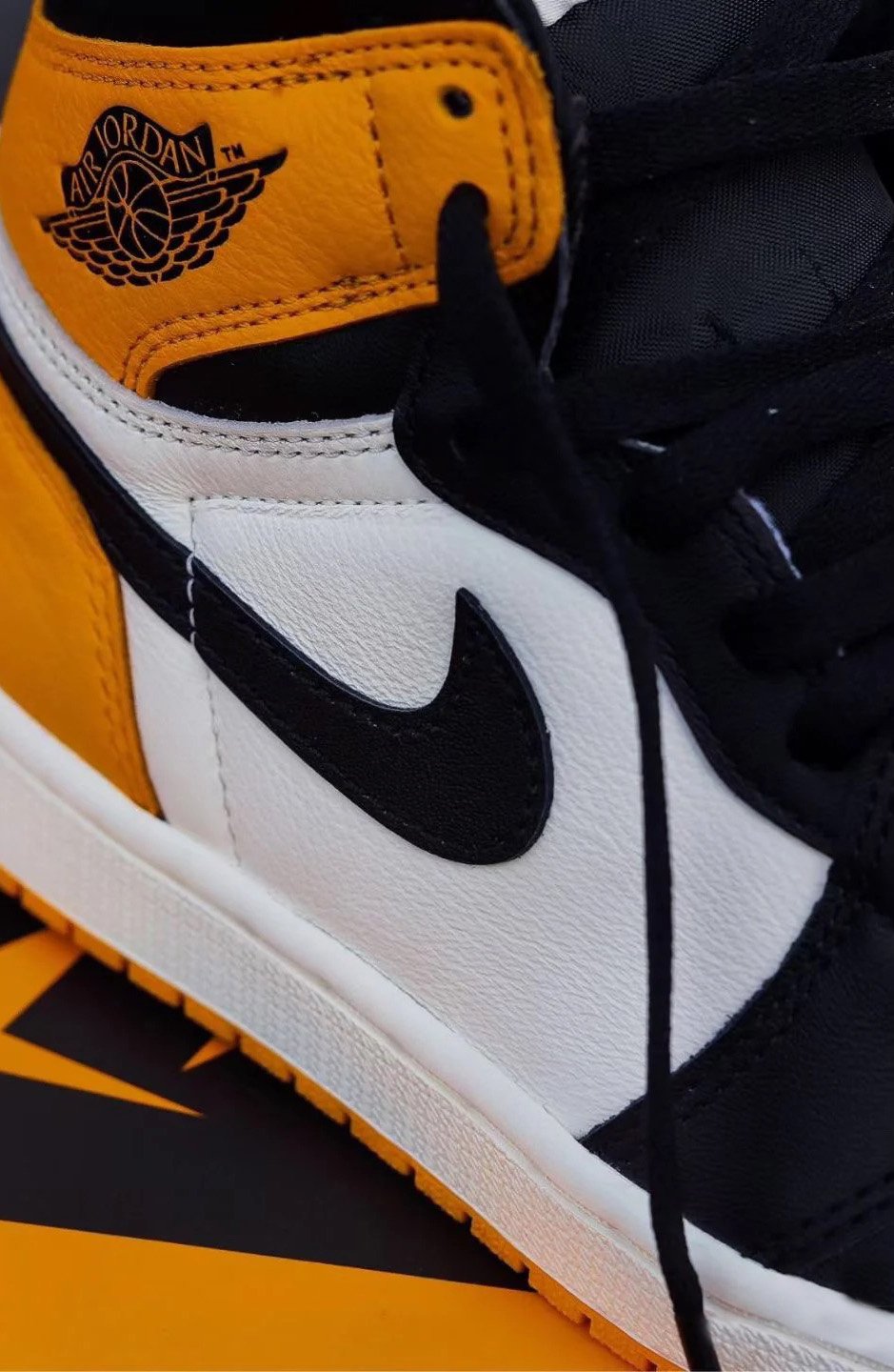 Nike Air Jordan 1 High OG Taxi - Mã 555088-711