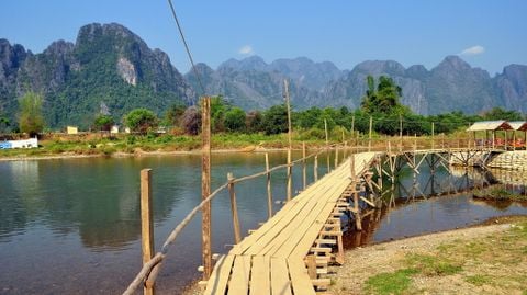 Thị trấn Vang Viêng, điểm du lịch nổi tiếng của Lào