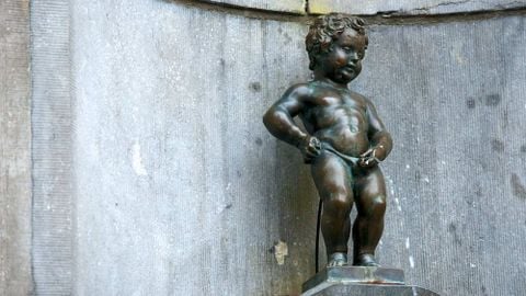 Thăm tượng Chú bé đứng tiểu Manneken Pis, Bỉ
