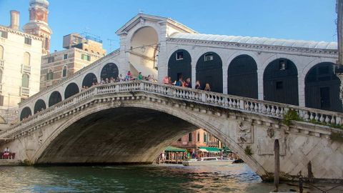 Cầu Rialto, nét đặc trưng tiêu biểu của thành phố Venice, Ý