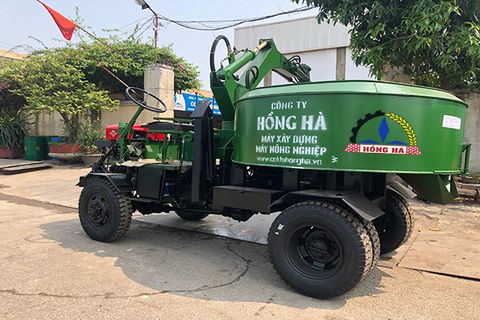 Hồng Hà bàn giao máy trộn bê tông tự cấp liệu đi Phú Thọ