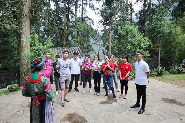 Z-Ton thăm quan địa điểm Nơi ở Vua Mèo – Hà Giang