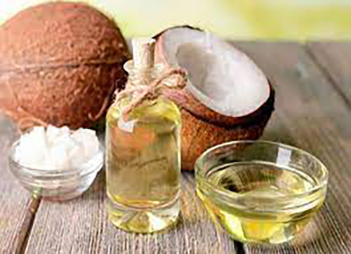 Sử dụng dầu dừa để cấp ẩm cho môi sau bong