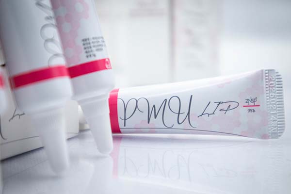 Znsp PMU Lip dưỡng ẩm kích màu chống thâm loang sử dụng trong giai đoạn sau bong