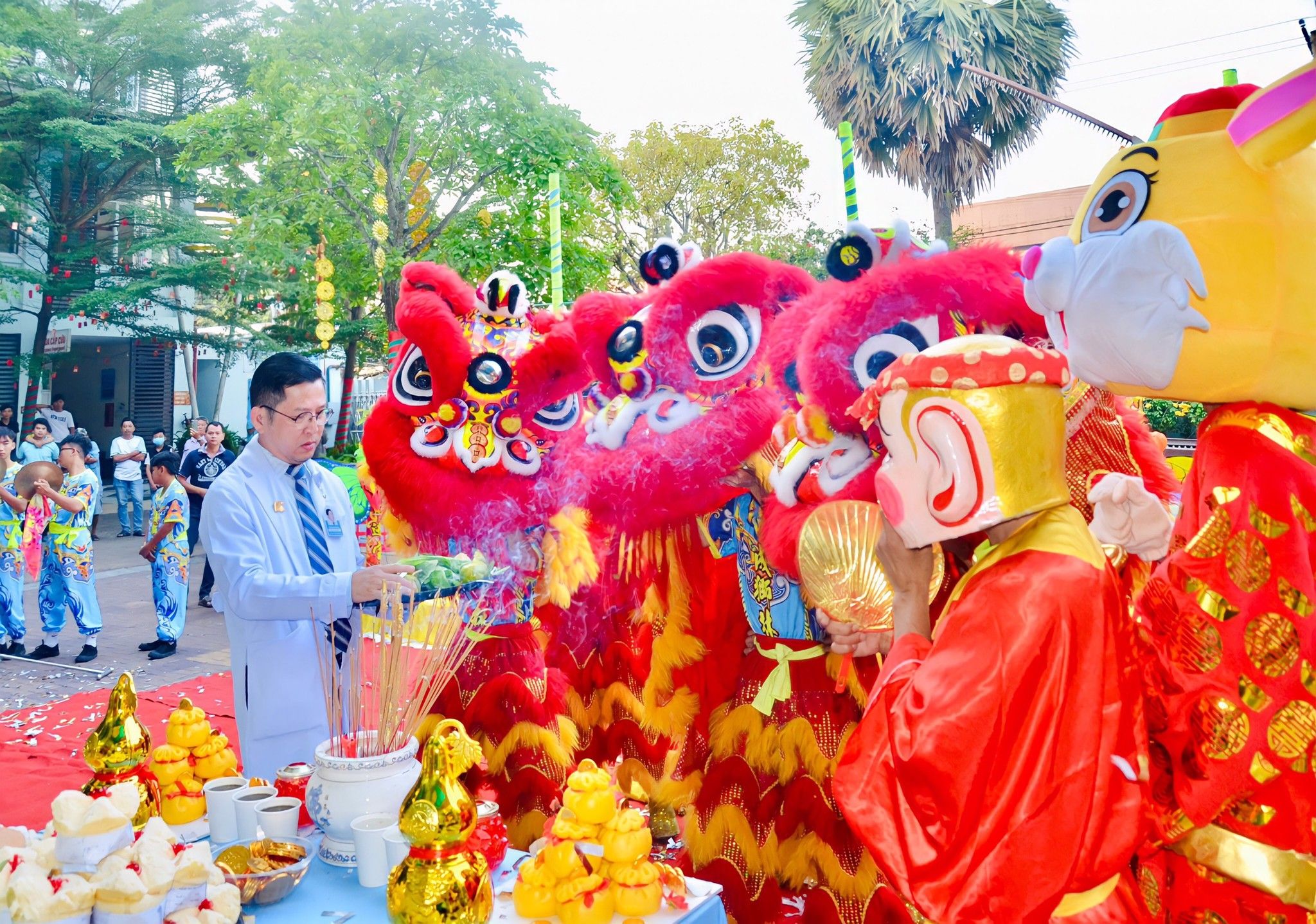 CHÀO XUÂN QUÝ MÃO - KHAI NIÊN RỘN RÀNG