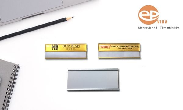 Mẫu bảng tên nhân thay tên nhân viên có thể dùng ngay