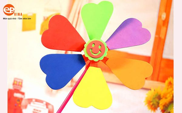 Chong chóng xốp hình bông hoa mặt trời vô cùng dễ thương