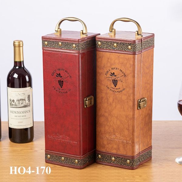 Hộp rượu da đơn có hình dạng như một chiếc vali nhỏ được thiết kế rất tỉ mỉ