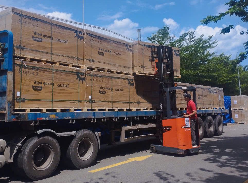 xe-cho-san-pham-dien-quang-solar