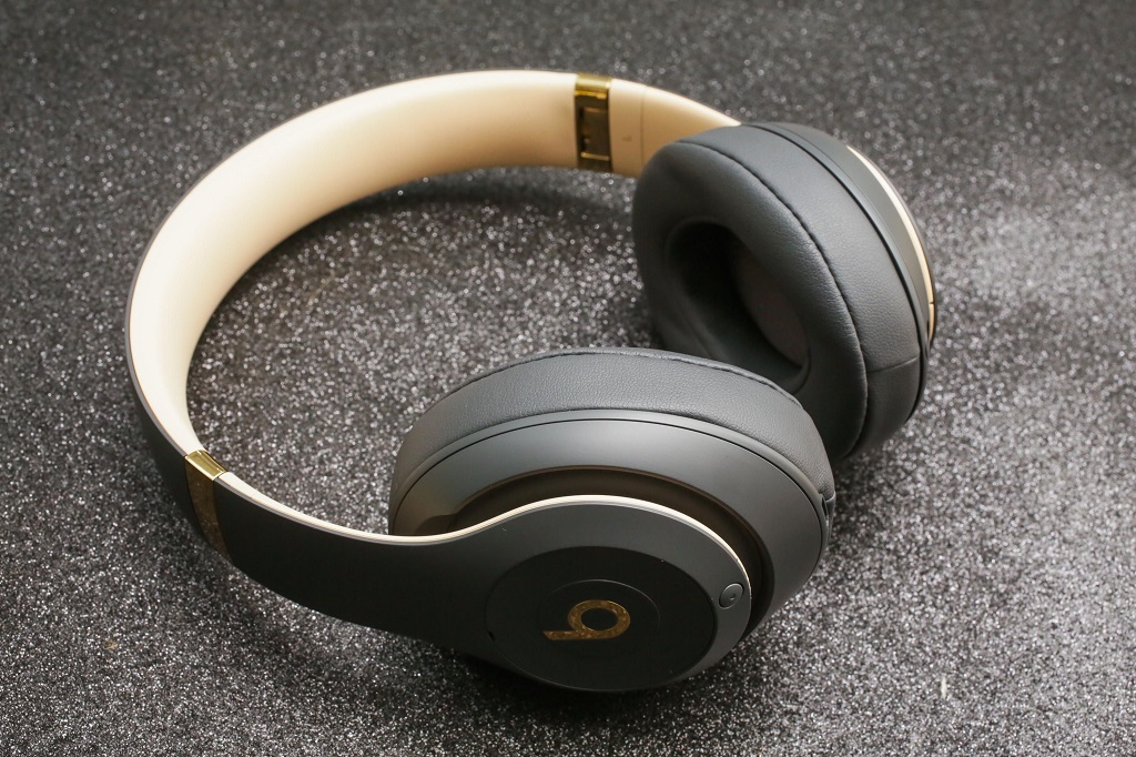 10 Best Headphones For School in 2024