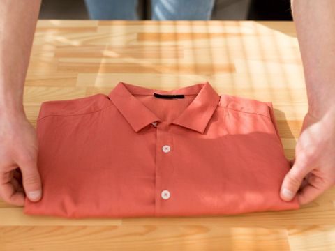 3 Cách gấp áo sơ mi nhanh + gọn + có video hướng dẫn