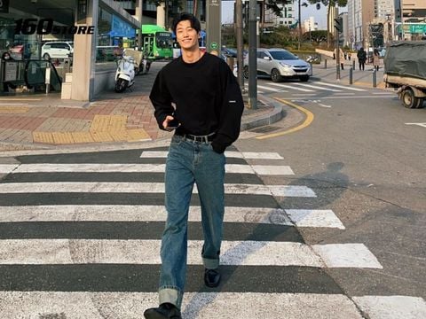 Quần Jeans Ống Loe Phối Với Áo Gì Đẹp?