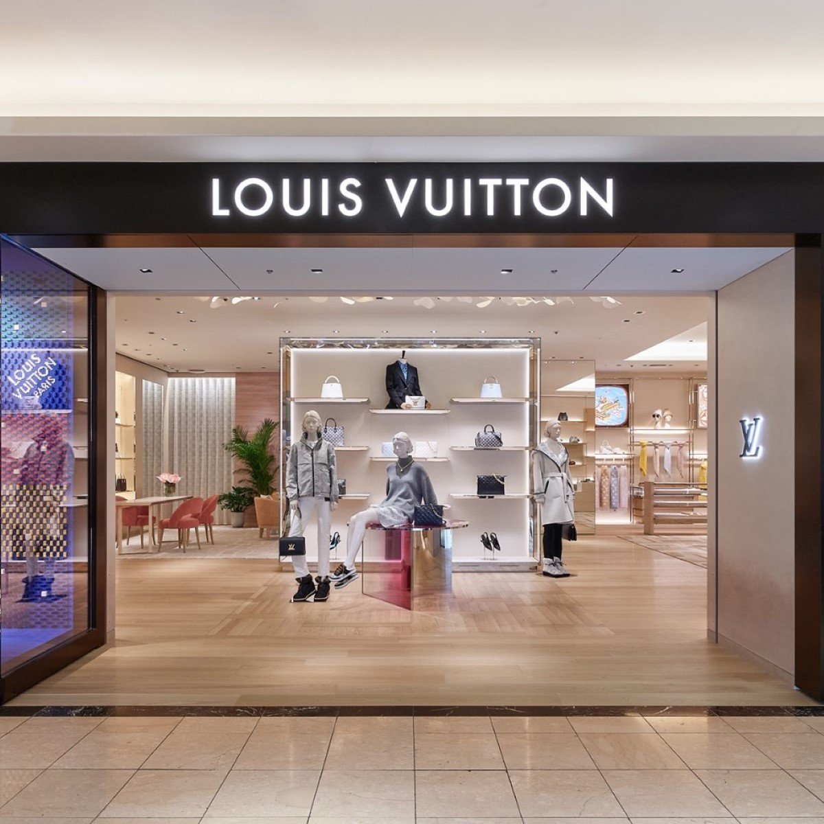 Cửa hàng ví da nam cao cấp Louis Vuitton