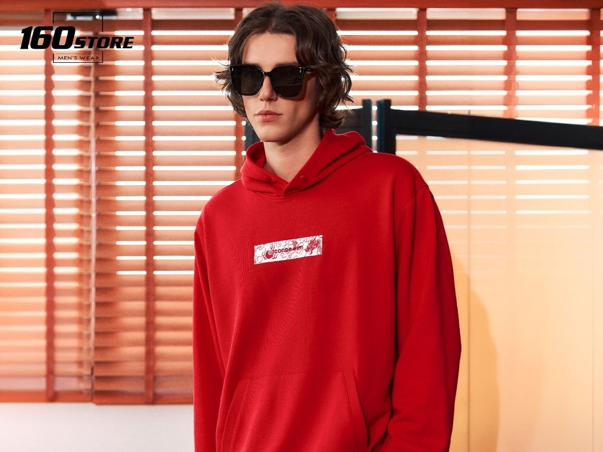 Áo khoác hoodie sở hữu kiểu dáng trẻ trung, phù hợp với các bạn trẻ