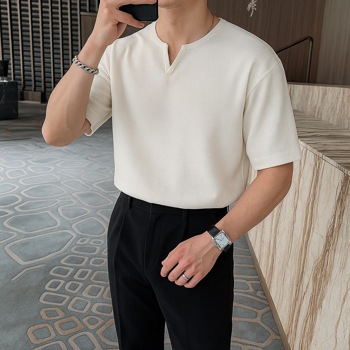 Áo thun nam cổ chữ V