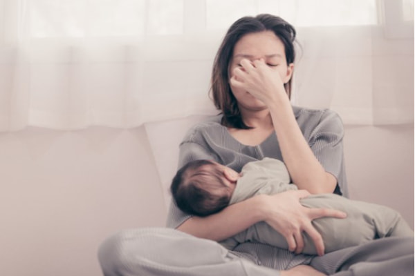 Những khó khăn khi pha sữa cho bé mà các bà mẹ thường gặp phải