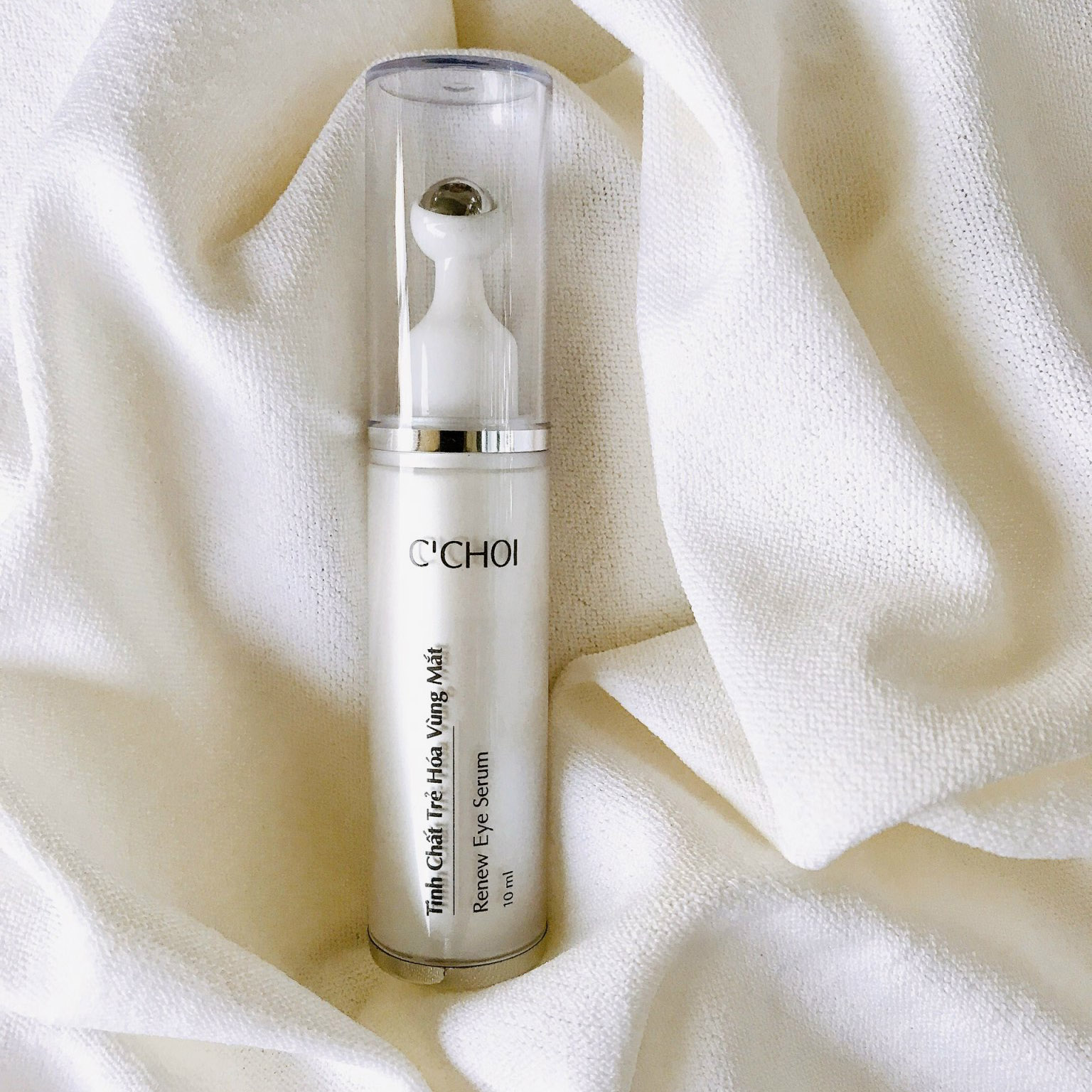 Ra Mắt Tinh Chất Trẻ Hóa Vùng Mắt Dạng Vòi Nhấn Có Lăn Bi Tiện Dụng