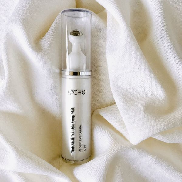 Ra Mắt Tinh Chất Trẻ Hóa Vùng Mắt Dạng Vòi Nhấn Có Lăn Bi Tiện Dụng