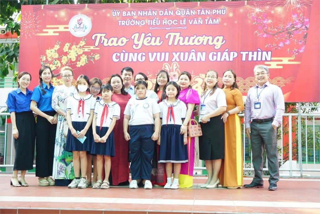 Mua đồng phục Trường Tiểu Học Lê Văn Tám, Quận Tân Phú