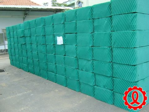 Tấm tản nhiệt của tháp giải nhiệt làm bằng vật liệu gì?