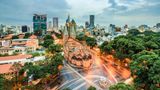 Vị trí địa lý có ý nghĩa gì đối với trung tâm kinh tế TP Hồ Chí Minh?