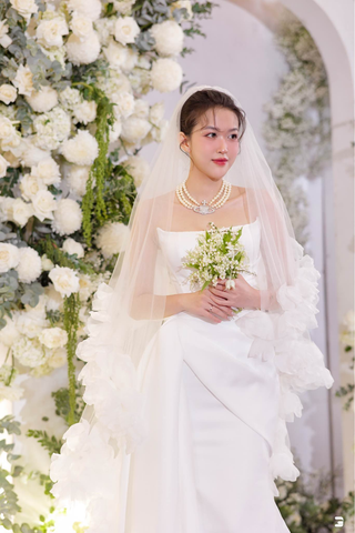 Ms.THANH VY_GLORY WEDDING DRESS