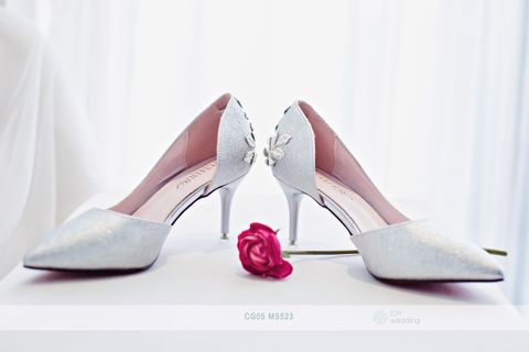 giày cưới màu trắng