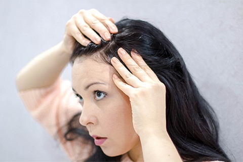 Đau đầu về tóc bạc sớm và đây là cách chuyên gia khuyên bạn