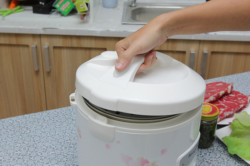 Nồi cơm điện nắp gài Kangaroo KG377 1.8L