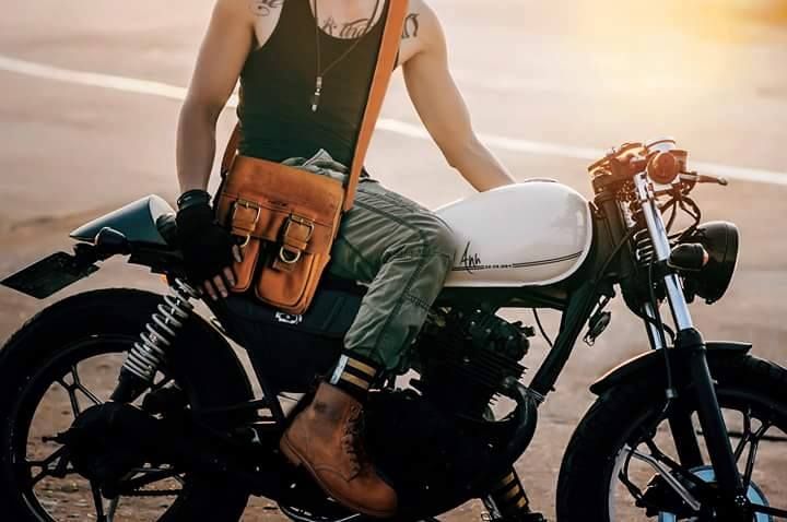 Giày Phượt Nam Cao Cổ Cùng Bạn Trên Những Chặng Đường