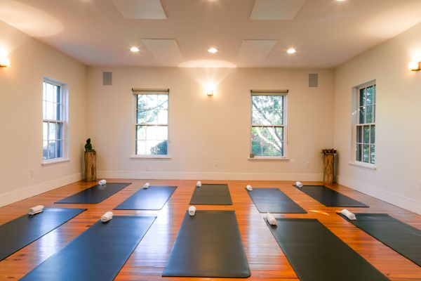 Tổng Hợp Phòng Tập Yoga / Câu Lạc Bộ Yoga Ở Quận 1 - TPHCM