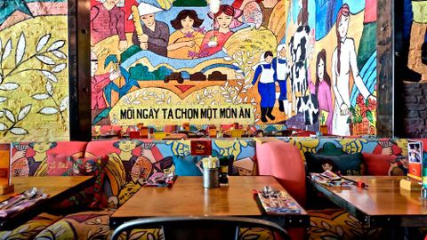 Top 10 Địa Điểm Ăn Uống Hot Nhất Quận 1 Không Thể Bỏ Qua