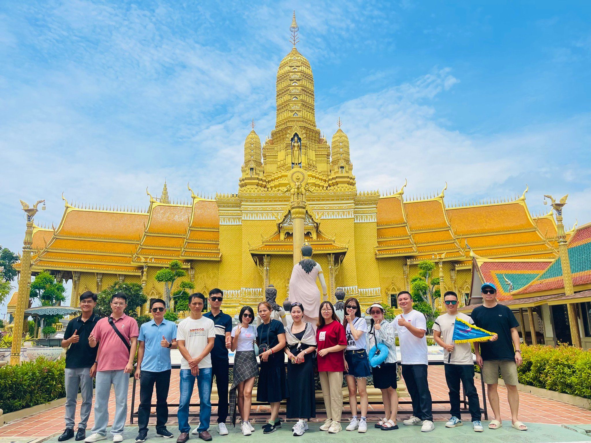 Tổ chức hoạt động du lịch hàng năm Công Ty Bách Việt: Kết Nối Và Thư Giãn