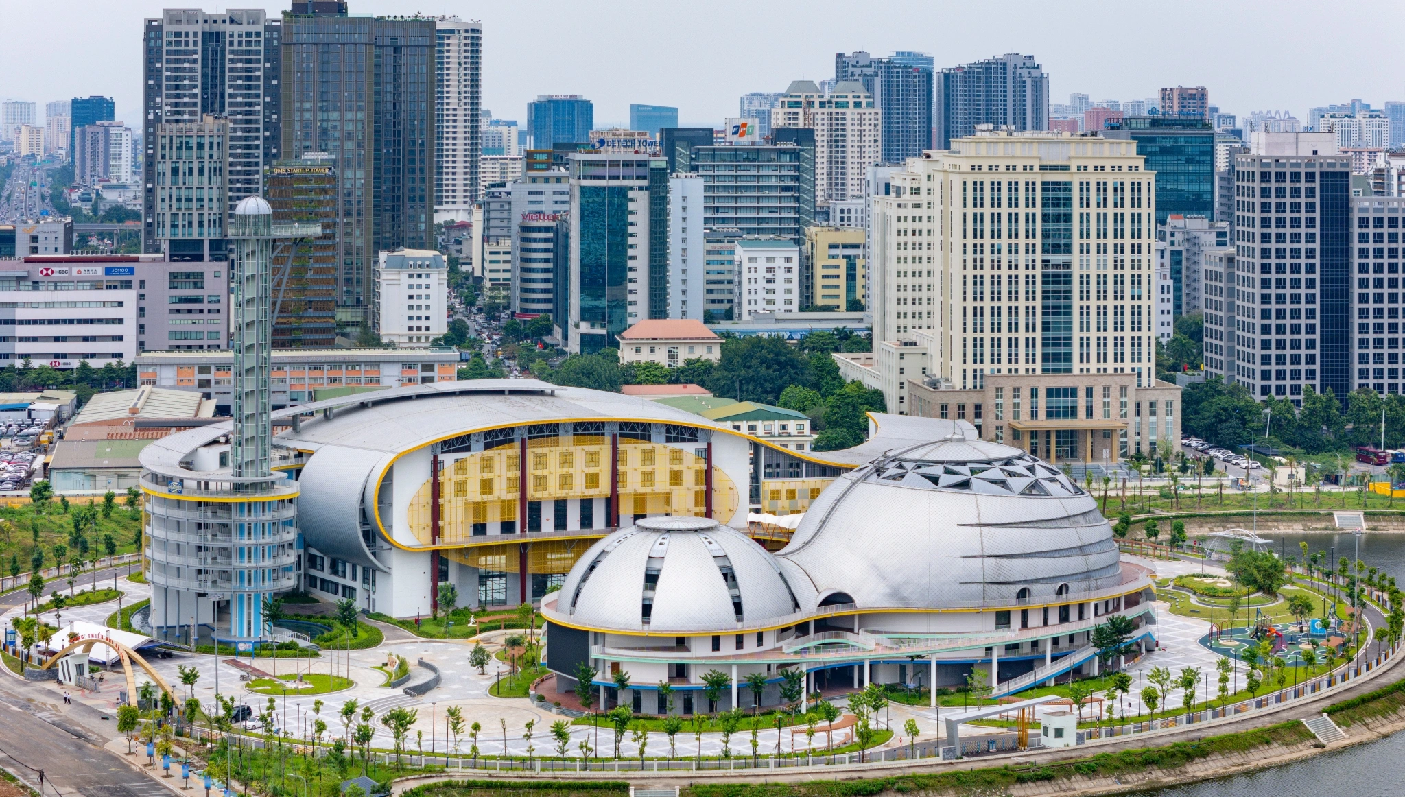 Công Ty Cổ Phần Đầu Tư và Phát Triển Công Nghệ Bách Việt tham gia khánh thành Cung Thiếu Nhi Hà Nội