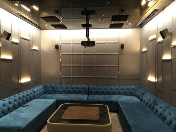 khong-gian-phong-chieu-phim-kiem-karaoke-IDEA