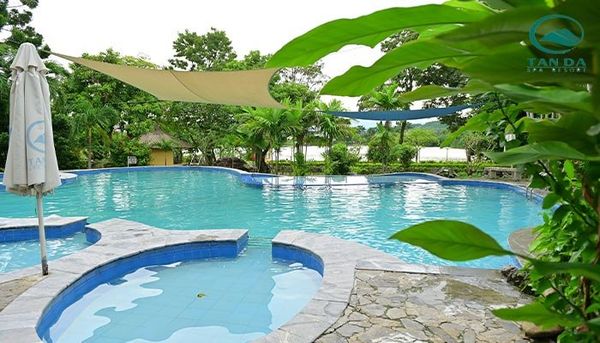 Bể bơi khoáng ngoài trời ở Tản Đà Resort