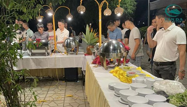 Tiệc buffet tại khu Tản Đà Resort