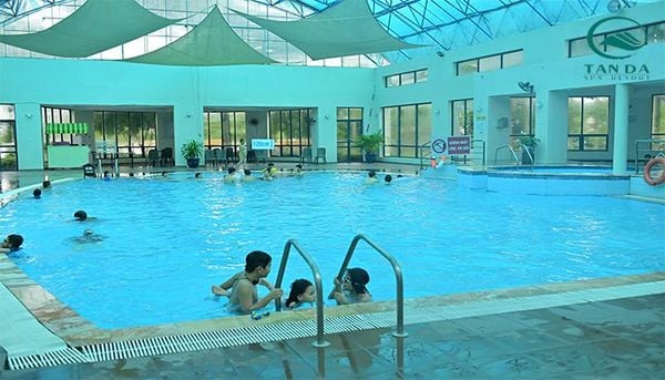 Bơi khoáng nóng tại Tản Đà Spa Resort