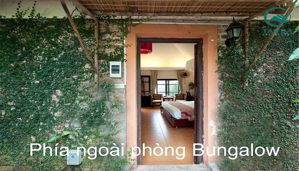 Bên ngoài phòng bungalow