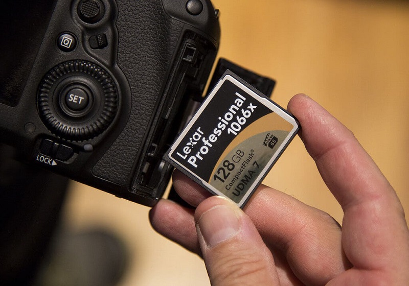 Pin Canon LP-E6: Nếu bạn muốn đảm bảo để máy ảnh của mình luôn hoạt động tốt và những bức ảnh của bạn không bị mất đi, thì hãy trang bị cho cây máy ảnh của bạn một viên pin Canon LP-E6 chất lượng. Chất lượng cao và tuổi thọ lâu dài là điều mà bạn có thể mong đợi từ sản phẩm tuyệt vời này.