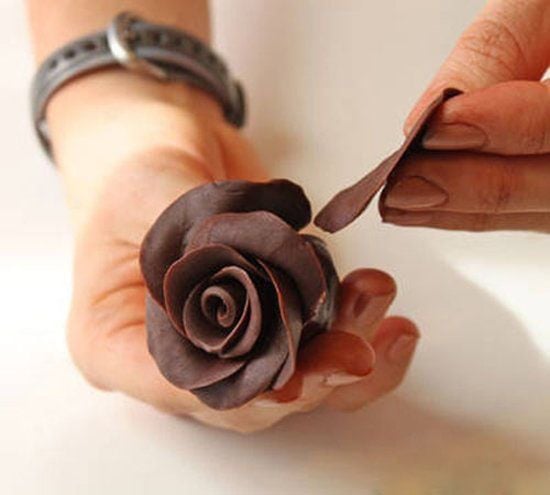Đẹp mê mẩn với cách làm hoa hồng chocolate cực dễ không thể bỏ qua