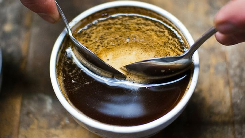 vớt bọt cà phê cupping