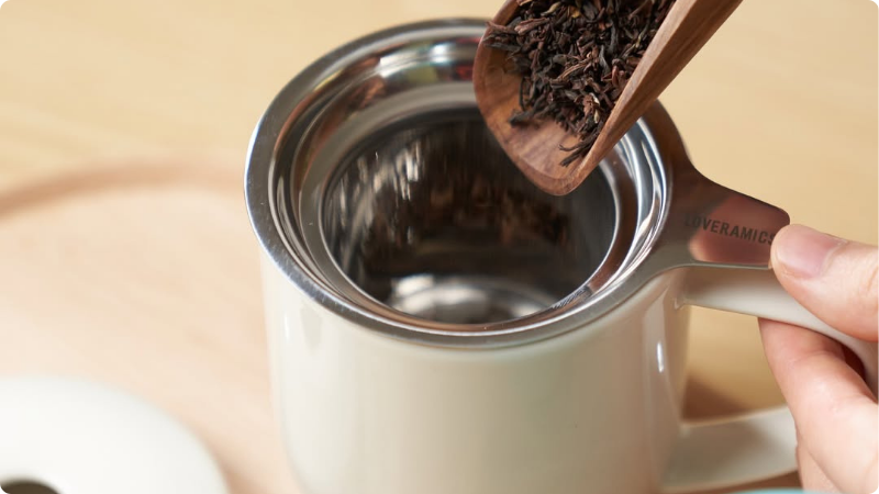 Ly uống trà bằng sứ