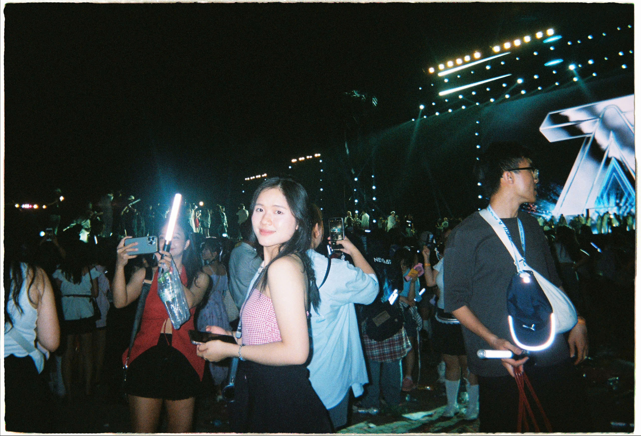 Ảnh film thực tế từ Kodak Power Flash với màu sắc ấm, vintage